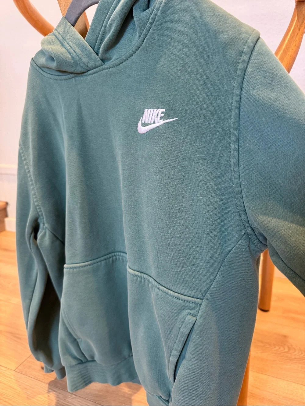 Nike classic pullover